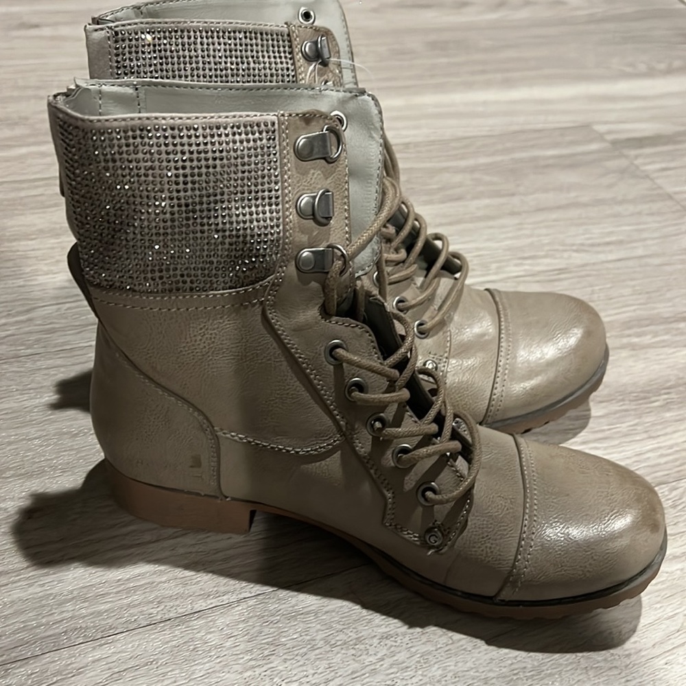 $30 GUESS boots - Picture 5 of 7